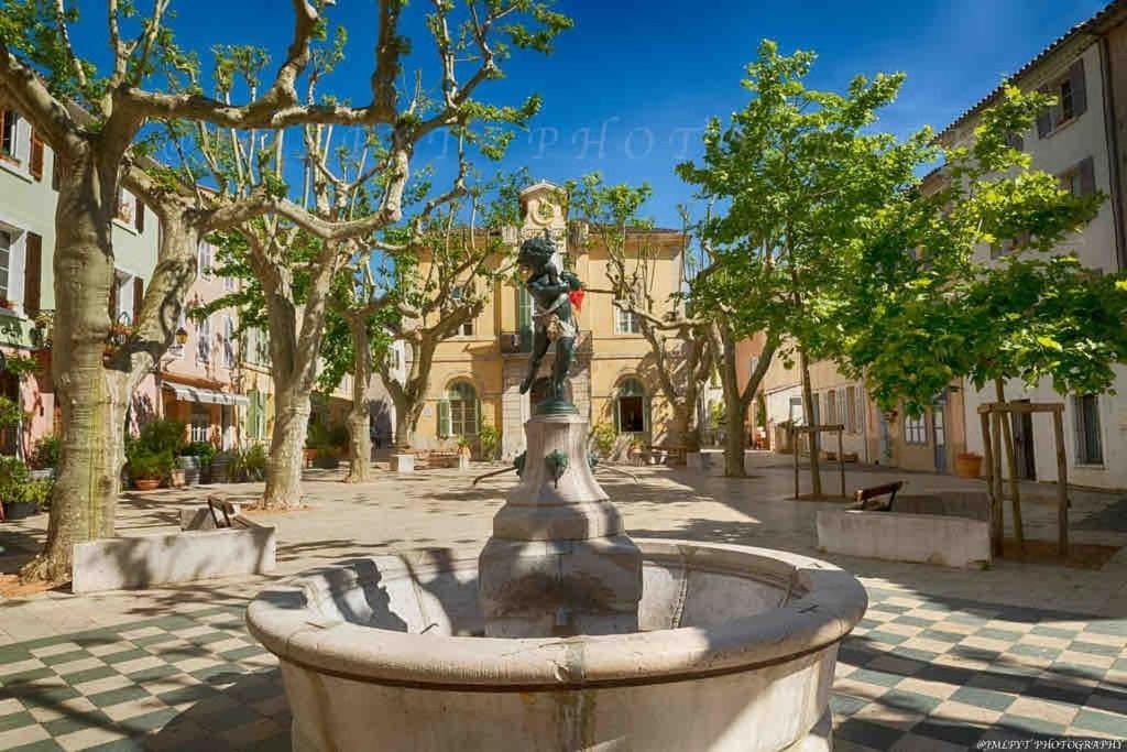 T3 Neuf Centre Village Collobrières Exterior foto